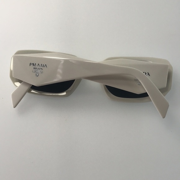 Authentic- 💯- New  - Prada Runway sunglasses SPR 17W Prada - Picture 11 of 16
